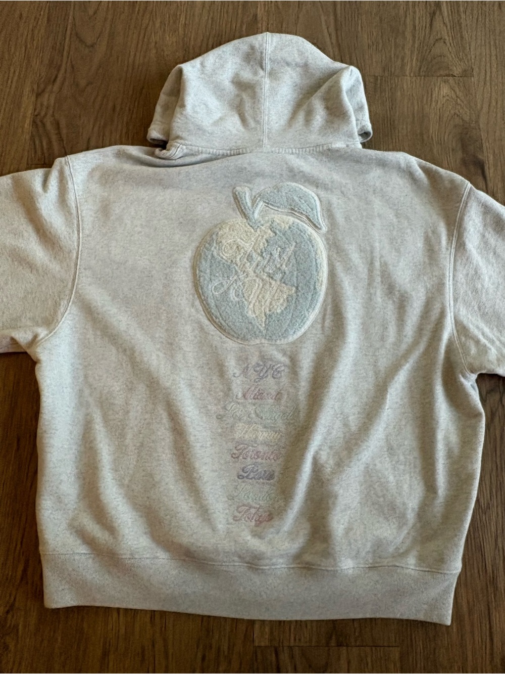 Keith ‘NYC To The World’ Hoodie Grey - Picture 4 of 7